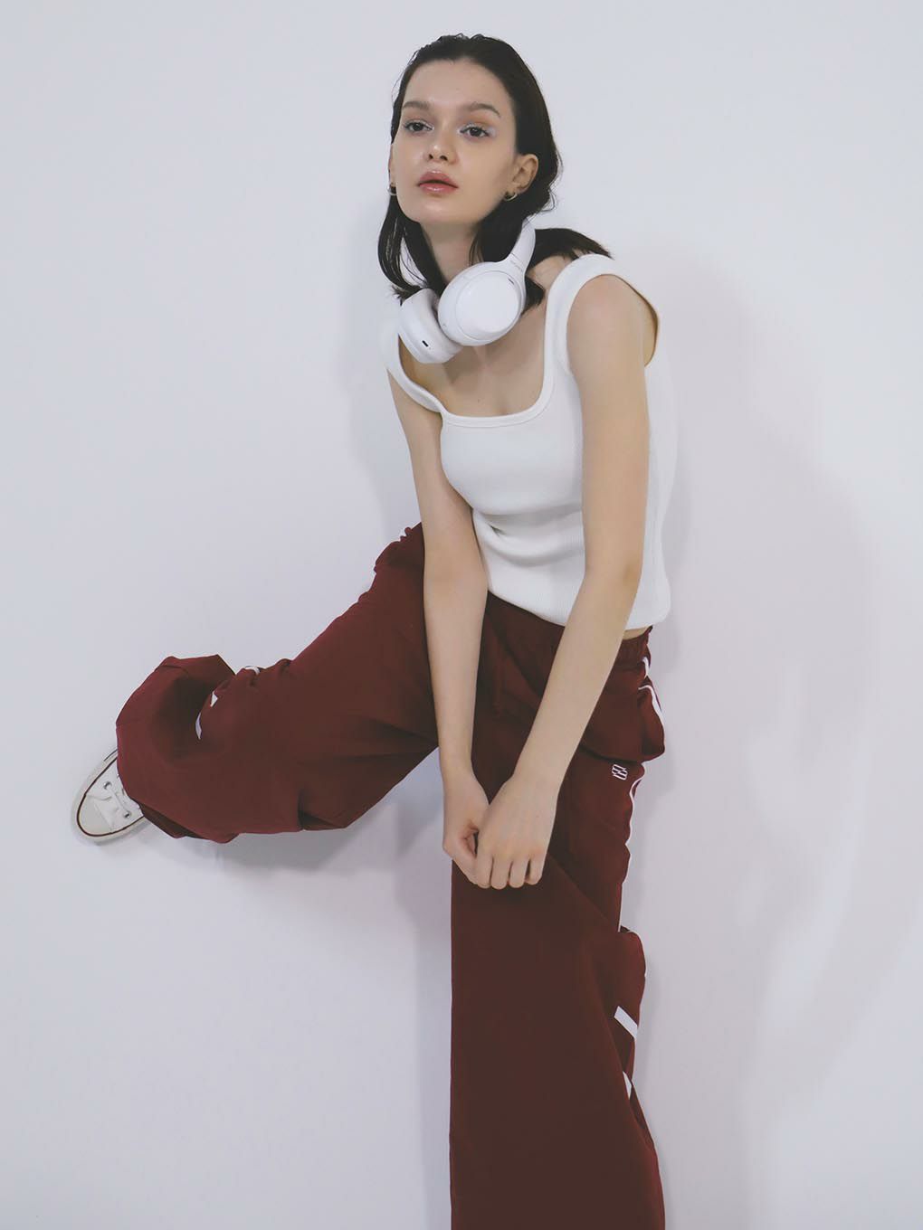 logo line pants